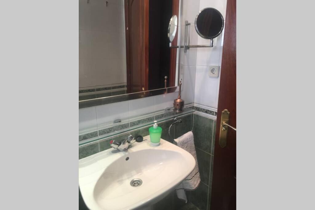 Confortable-Tranquilo Apartamento Junto Al Centro Málaga Buitenkant foto